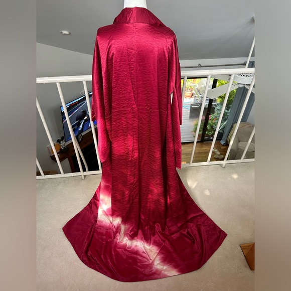 Beautiful Silk Vintage Japanese Kimono Crimson Robe Rare Wafu Red Japan Vampire - Picture 1 of 9